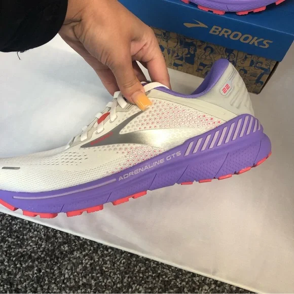 NIB Brooks Adrenaline GTS 22 purple and white tennis shoes multi size - Picture 5 of 9